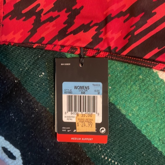 NWT Nike Pro Sports bra - Picture 3 of 3